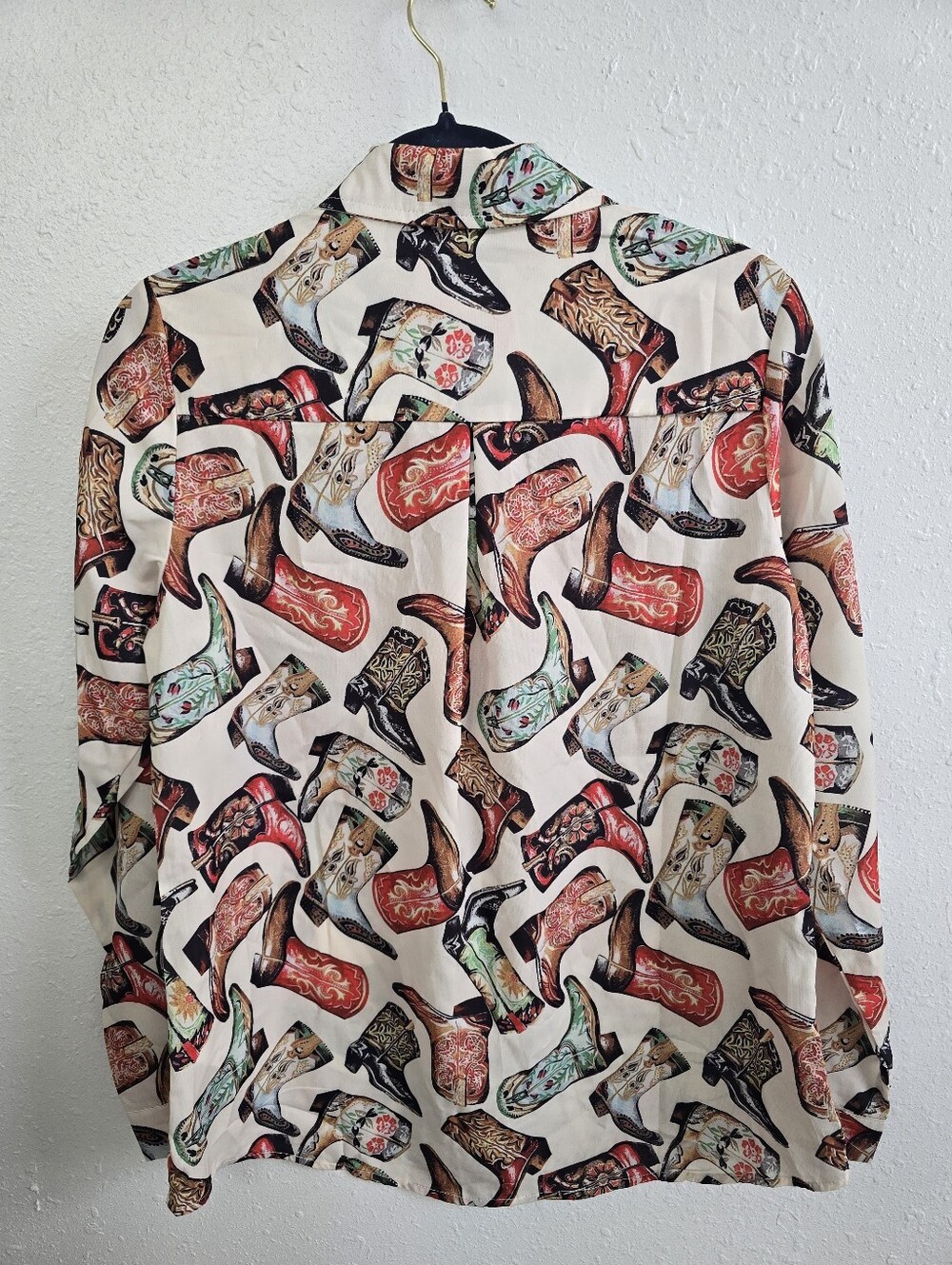 Fashion Express NWT Boot Scootin’ Boujee Blouse Western Cowboy Boot Print Top - Picture 12 of 15